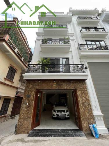 Cần bán gấp căn lô góc ngõ 560 Nguyễn Văn Cừ 60m2x5T, 5m MT. Giá 12.5 tỷ, Gara Ôtô. KD.