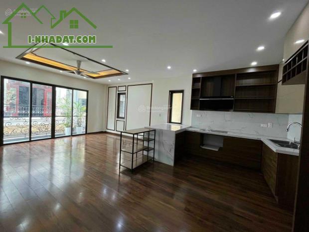 Cần bán gấp căn lô góc ngõ 560 Nguyễn Văn Cừ 60m2x5T, 5m MT. Giá 12.5 tỷ, Gara Ôtô. KD. - 1