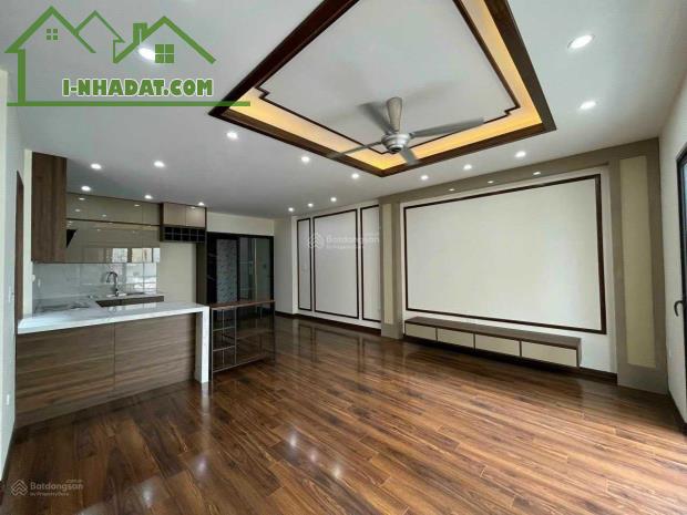 Cần bán gấp căn lô góc ngõ 560 Nguyễn Văn Cừ 60m2x5T, 5m MT. Giá 12.5 tỷ, Gara Ôtô. KD. - 2