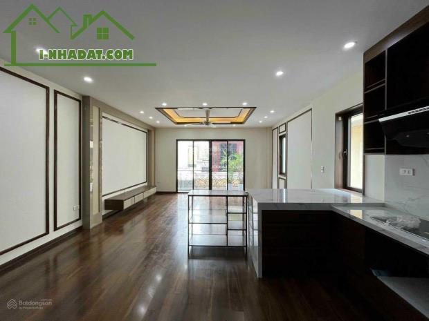 Cần bán gấp căn lô góc ngõ 560 Nguyễn Văn Cừ 60m2x5T, 5m MT. Giá 12.5 tỷ, Gara Ôtô. KD. - 3