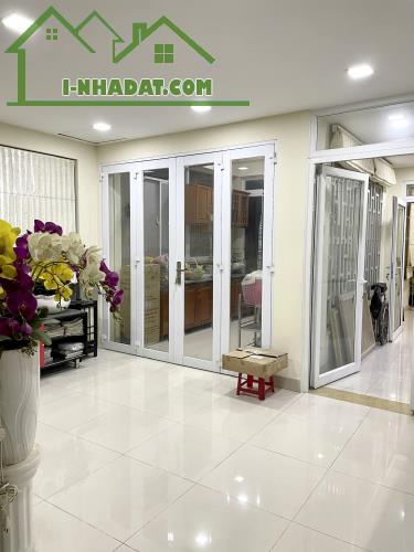 BÁN GẤP BIỆT THỰ MẶT TIỀN ĐƯỜNG ĐẠI LỘ 3, Q9 168M2 4 TẦNG 18,8 TỶ TL - 1