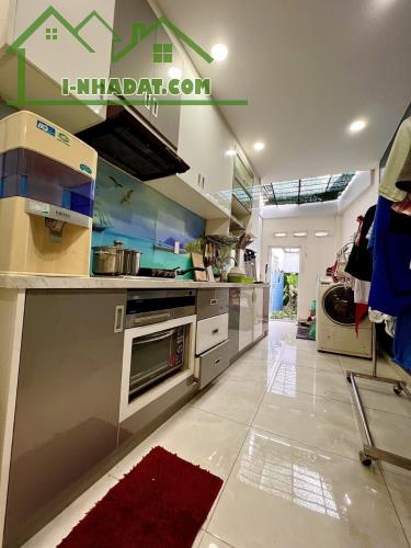 Bán Nhà Mặt Tiền Đường Nguyễn Duy Dương, Quận 10, 74m2 5 Tầng Ngang 3m dài 25m - 1