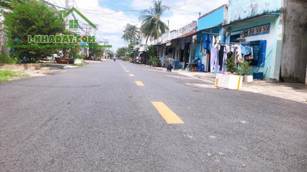 Mặt tiền view sông Hoài Thanh Q8 ngang 6 dài 19 nở hậu, không QH, HC đủ, giá 7.9 tỷ TL gấp