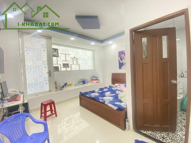 bán gấp nhà 3 tầng, mới, đẹp, giá rẻ ở Vườn Lài Tân Phú, hẻm xe hơi thông, nhỉnh 8 tỷ.