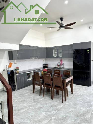 Bán nhà mặt phố Thạch Bàn, Long Biên, hàng xóm Vinhomes, 80m, MT6m, KD, cho thuê VP