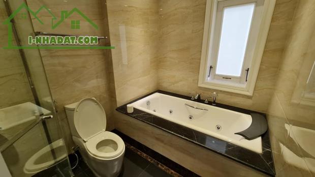 Bán nhà mặt phố Ngô Gia Tự, Long Biên, DT405 m2, Mặt tiền 11m, 3 tầng, Giá 48 tỷ