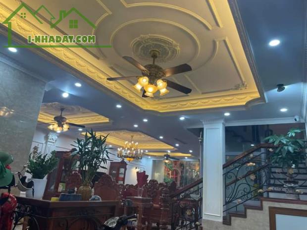 KĐT Tây Hồ Tây Nguyễn Văn Huyên, DT  112M2x6T, MT 8M, giá 52 Tỷ Tây Hồ