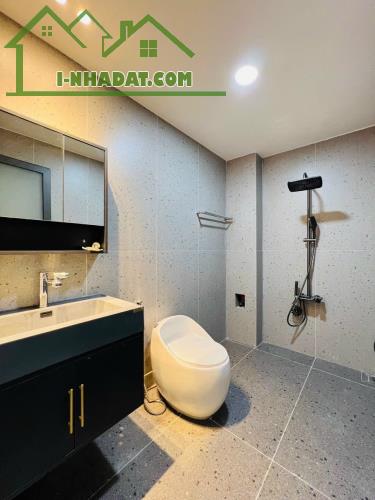 Bán Nhà - Biệt Thự - Nguyễn Thượng Hiền - Kế Q.1 - 205m2 - 4 Tầng - 20 Tỷ