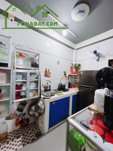 BÁN NHÀ CÓ DÒNG TIỀN 40TR MỘT THÁNG. HẺM XE HƠI HOÀNG DIỆU. 31M2. 5 TẦNG KIÊN CỐ, SÁT Q1 - 3