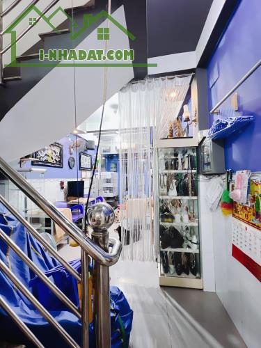 BÁN NHÀ CÓ DÒNG TIỀN 40TR MỘT THÁNG. HẺM XE HƠI HOÀNG DIỆU. 31M2. 5 TẦNG KIÊN CỐ, SÁT Q1 - 2