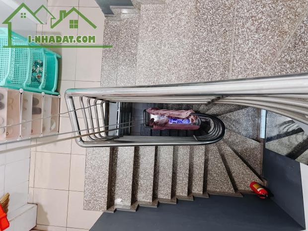 BÁN NHÀ CÓ DÒNG TIỀN 40TR MỘT THÁNG. HẺM XE HƠI HOÀNG DIỆU. 31M2. 5 TẦNG KIÊN CỐ, SÁT Q1 - 1