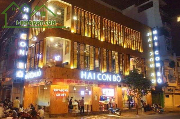 Cho thuê lô góc mặt phố Trần Quốc Hoàn  40 tr/ tháng 80 m2 X 3 tầng măt tiền chính 10 mét.