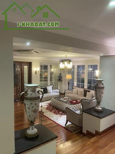 Bán tòa VP cạnh Vinhomes Long Biên, 1 hầm 6 nổi, MT25m - cho thuê 180tr/th. Giá hơn 40 tỷ - 2