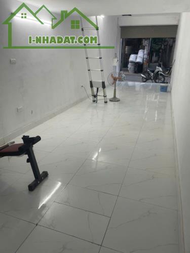 Cho thuê nhà MP Định Công - Hoàng Mai 60m x 4T giá 18tr, kinh doanh hàng ăn, cafe