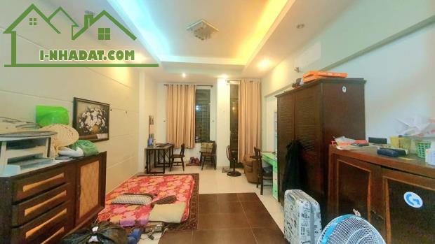 Nhà MT Đường Số 11, P Tân Kiểng, 4x16m, 3 tầng, chỉ 11 tỷ 5, ngay bên Chợ Chiều, Quận 7, B - 2