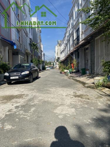 Lô đất đương 827 phú hữu DT 52m vị trí đẹp