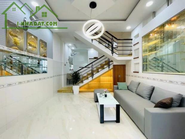 Kẹt tiền bán gấp nhà đường Tôn Đản, Quận 4. Giá 2tỷ700. Hẻm xe hơi. Diện tích 55m2 - 3