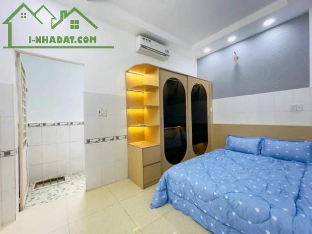 Kẹt tiền bán gấp nhà đường Tôn Đản, Quận 4. Giá 2tỷ700. Hẻm xe hơi. Diện tích 55m2 - 4