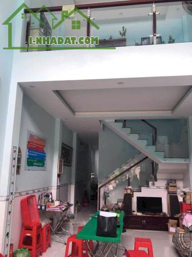 Bán nhà vườn, Phú Định Quận 8, diện tích lớn 126m², chỉ nhỉnh 6 tỷ, giá rẻ tại Phường 16! - 1