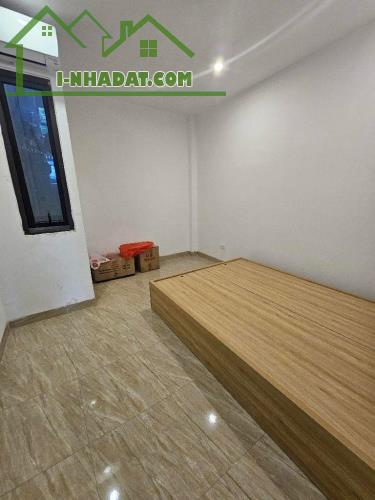 Kim Giang, Hoàng Mai, ngõ Camry đỗ cửa, 34m2, 5 tầng, nhỉnh 6 tỷ