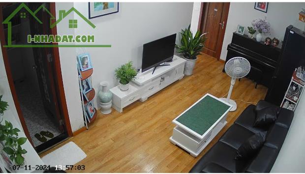 Bán căn hộ chung cư VP6 view đẹp ra hồ Linh Đàm
 Giá: 1.960 tỷ liên hệ 0987663865