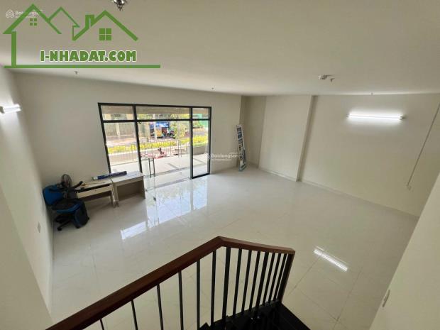 Cho thuê shophouse 151m2 , trệt , lầu , 3wc , 3pn . 15tr Ngay 2225 Phạm Thế Hiển , Q.8