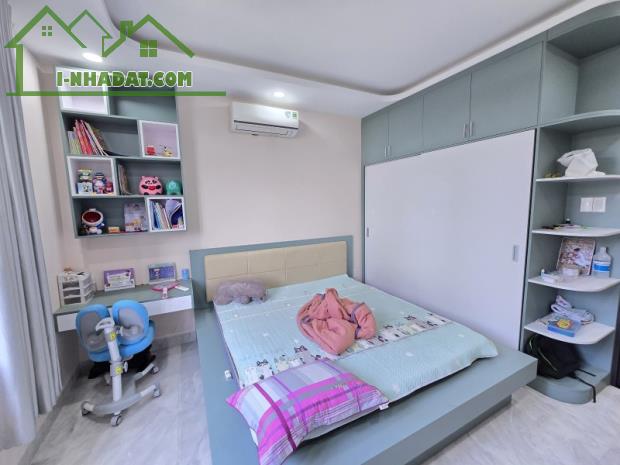 Gấp bán nhà Thủ Đức, 4 tầng, dt nền 92m2, chỉ 7.2 tỷ, ô tô thông Mt Tam Bình.