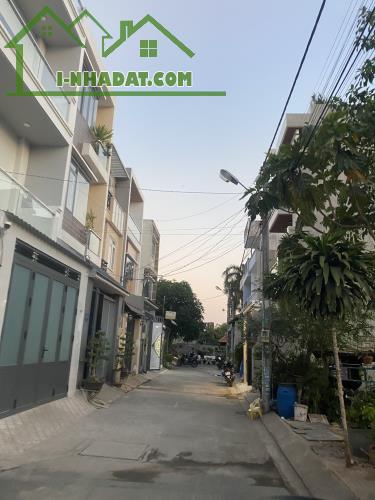 LÔ ĐẤT SIÊU ĐẸP 60m2 (4 x15 ) ĐƯỜNG VÕ VĂN HÁT, P. LONG TRƯỜNG