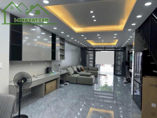 NHÀ MẶT TIỀN QL13 - 121M2 (5.5x22)M, 3 TẦNG, GẦN VẠN PHÚC CITY, CHỈ 9.5 TỶ.