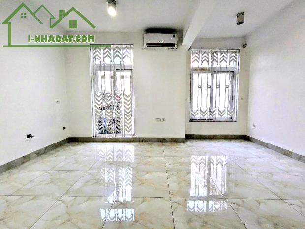 Bán nhà đường Nguyễn Khoái - HIẾM!!. Diện tích 50m2, nhà phân lô, ô tô, kinh doanh, 9 tỷ - 3