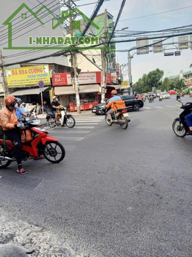 CHO THUÊ MẶT BẰNG ĐẸP NGAY NGÃ TƯ NGUYỄN XÍ - ĐINH BỘ LĨNH