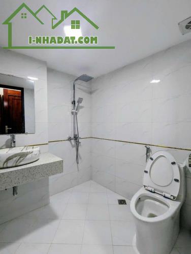 Bán nhà đẹp Kim Mã 30m x 5T, chỉ 7xxx tỷ. Vị trí đẹp, ngõ nông, 3 bước ra ô tô. - 2