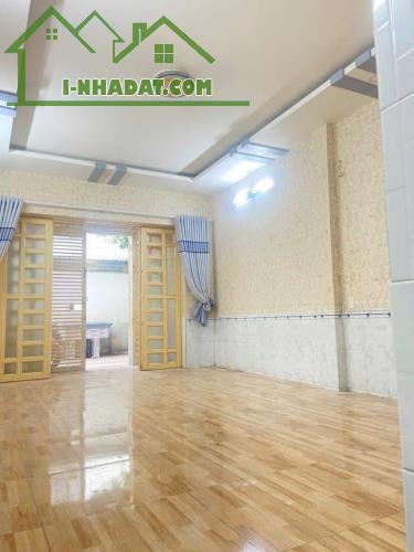 BÌNH TÂN NGAY CHỢ GÒ XOÀI - 40M2 - 2 TẦNG MỚI ĐẸP - HẺM XE HƠI GẦN MẶT TIỀN CHỈ HƠN 3 TỶ - 3