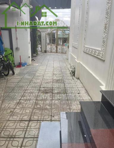 Bán 1 Biệt thự , tặng thêm 1 Mặt tiền Kinh Doanh , 200m2 , 4 tầng , Lh 0939208616