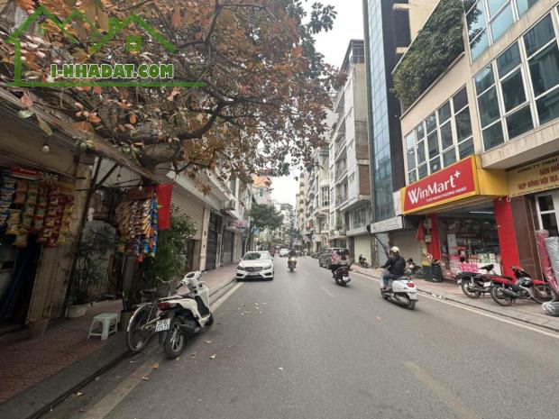 Bán nhà mặt phố Phó Đức Chính, Ba Đình, lô góc, vỉa hè 2m, kinh doanh sầm uất. Giá 20.4 tỷ