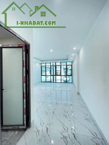 Bán nhà mặt phố Phó Đức Chính, Ba Đình, lô góc, vỉa hè 2m, kinh doanh sầm uất. Giá 20.4 tỷ - 4