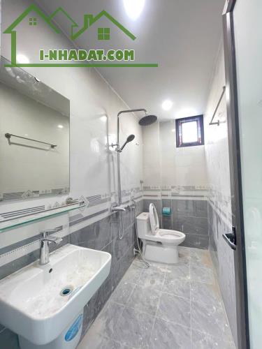 Bán nhà mặt phố Phó Đức Chính, Ba Đình, lô góc, vỉa hè 2m, kinh doanh sầm uất. Giá 20.4 tỷ - 5