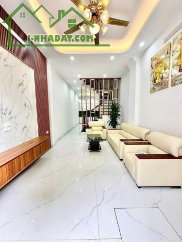Bán nhà Phương Canh 40M 4 Tầng, 4P Ngủ, nội thất đẹp, 30m ôtô đỗ giá nhỉnh 5 tỷ