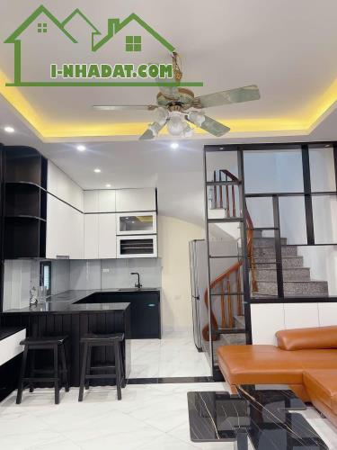HÀNG HIẾM THẠCH BÀN NGỌC TRÌ 30M2 x 4T LÔ GÓC TUYỆT ĐẸP, FULL NỘI THẤT. 4,85TỶ - 4