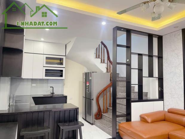 HÀNG HIẾM THẠCH BÀN NGỌC TRÌ 30M2 x 4T LÔ GÓC TUYỆT ĐẸP, FULL NỘI THẤT. 4,85TỶ