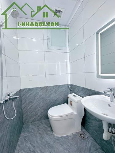 Bác Tâm bán Căn hộ Tập thể gần ĐH Luật Hà Nội, DT: 61m2, 3PN, 2WC - 2