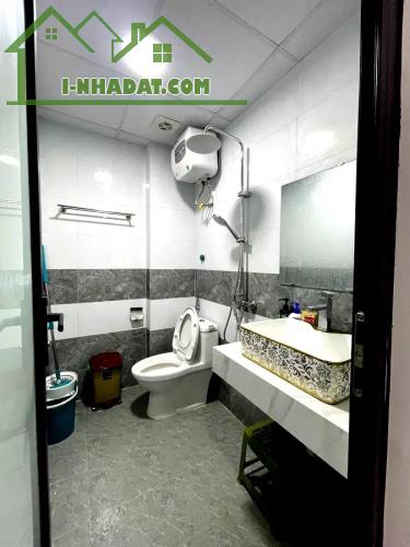 Căn hiếm Việt Hưng giá rẻ, 30m2, 5 tầng, MT 4,5m an ninh tốt, khu tiện ích cao - 1