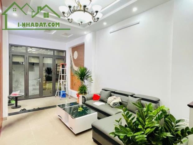 Bán nhà Bùi Xương Trạch -Vũ Tông Phan , DT 33m² , Giá Nhỉnh 5 tỷ , ngõ nông , Gần oto - 5