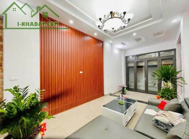 Bán nhà Bùi Xương Trạch -Vũ Tông Phan , DT 33m² , Giá Nhỉnh 5 tỷ , ngõ nông , Gần oto - 1