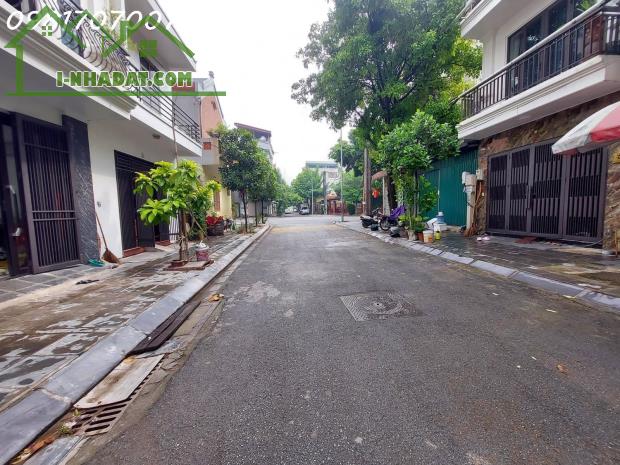 Chính chủ nhờ bán 330m² đất Biệt thự Việt Hưng, Long Biên. Hàng xóm Vinhomes Riverside.