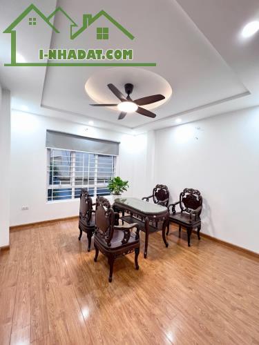 Nhà Lê Trọng Tấn ô tô đỗ cửa, nở hậu, cách phố đúng 60m, DT40m2 xây 5 tầng giá 10.9 tỷ - 1