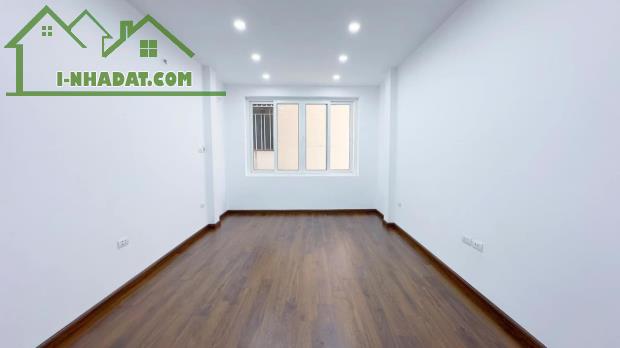 Chốt nhỉnh 5tỷ - Nhà Mới Đẹp - Đội Cấn - Ba Đình - Dtsd:28m2/5tầng-Gần ô tô - 4