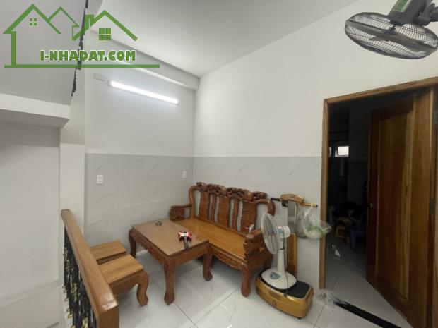 Gấp bán nhà Thủ Đức, 3 tầng, dt nền 70m2, giá 7.5 tỷ, gần Mt Lê Văn Việt, Q.9(cũ). - 3