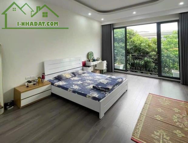 Quá hời! Nhà Hồng Tiến hơn 8 tỷ 40m2*6T*5.5m - Thang máy - Ô tô đỗ cổng - 6 phút tới Aeon - 3