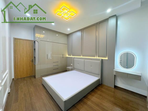 NHà đẹp 4 tầng 40/42 m2 -gần chợ Hà Đông - Ô tô qua nhà- KD  - vị trí đẹp - 8.5 tỷ